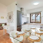 Elena Villa *